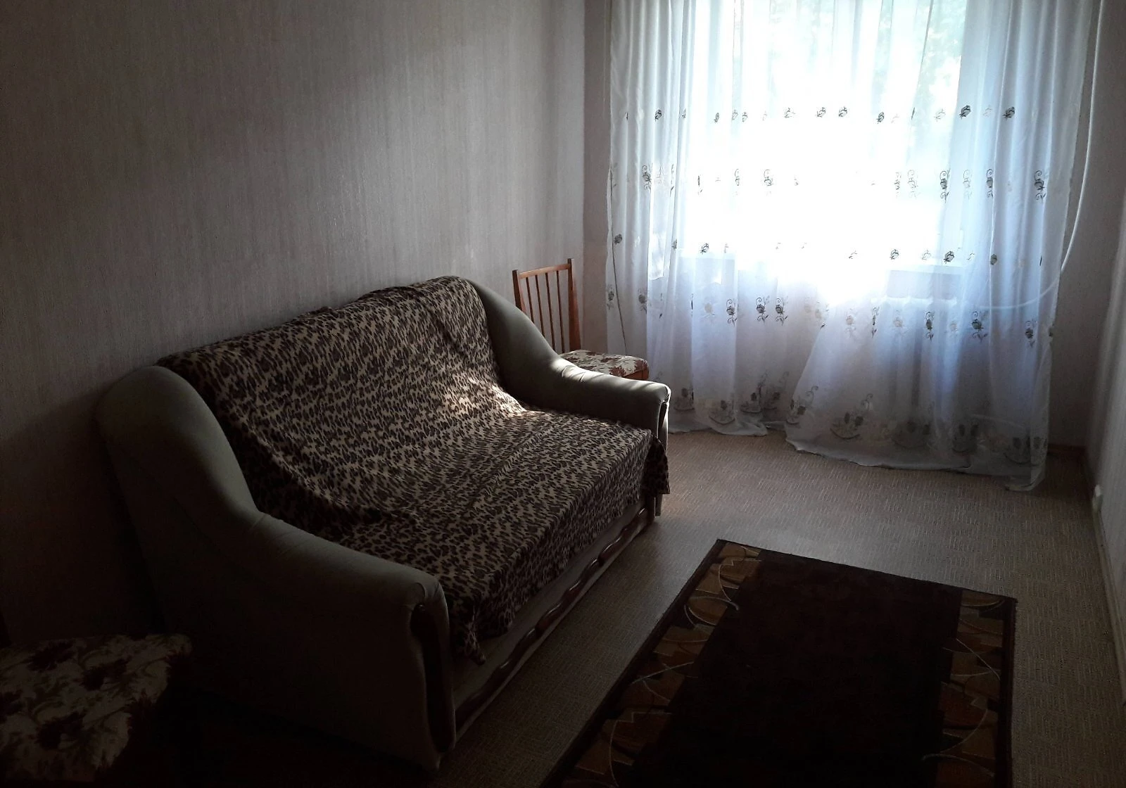 2-кімнатна квартира, Кривий Ріг: кухня 10 м², косметичний ремонт - фото 1