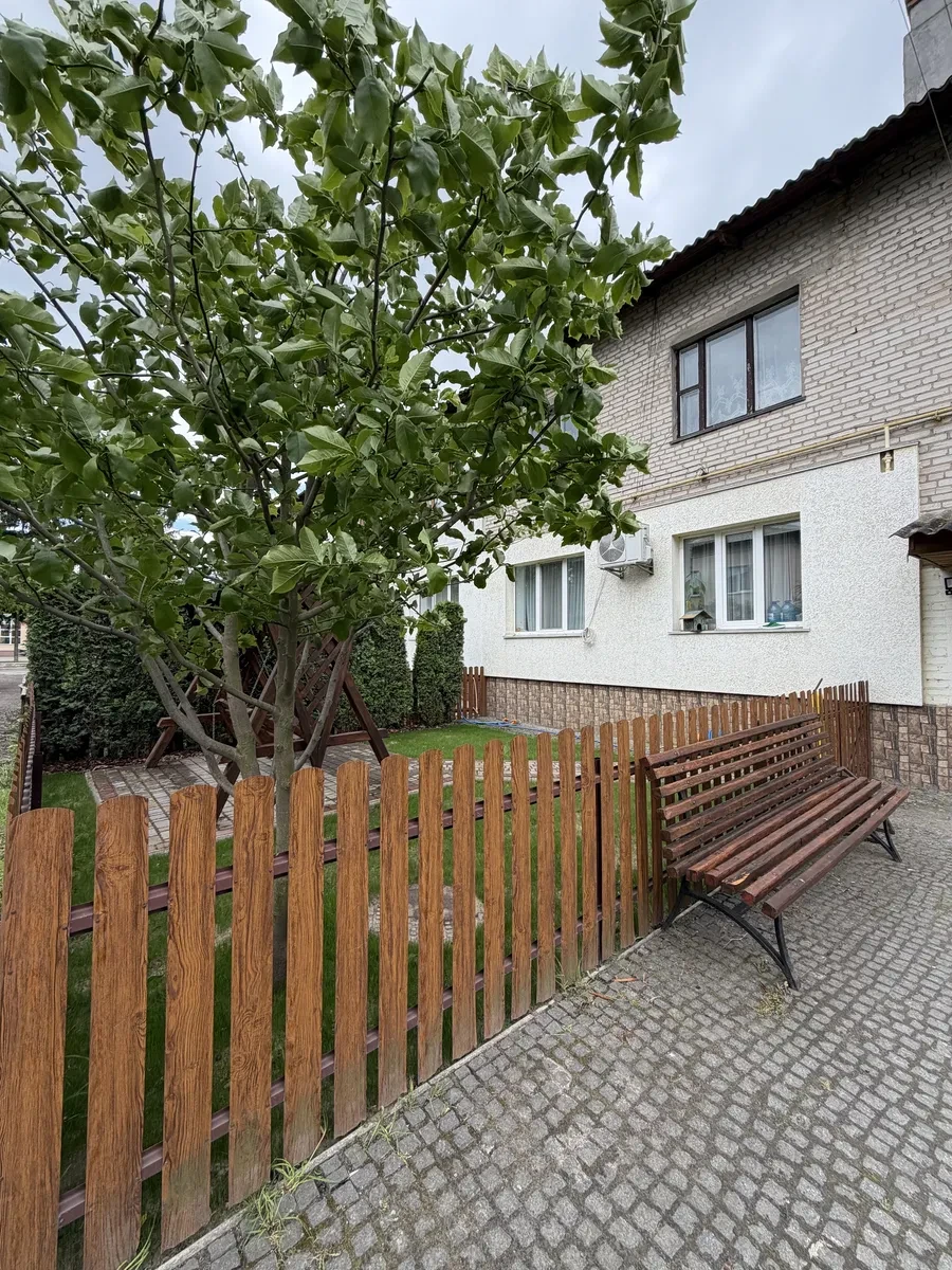 3-кімнатна квартира, Романів: власний дворик, гараж - фото 1
