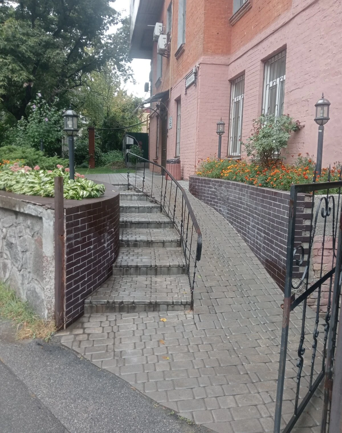 Офіс, Кудрявець: дизайнерський ремонт, два окремі входи - фото 2