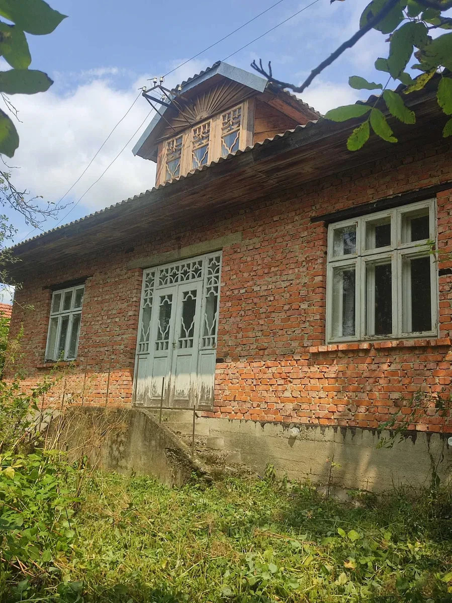Будинок, Трач: 70 соток, центр села, торг