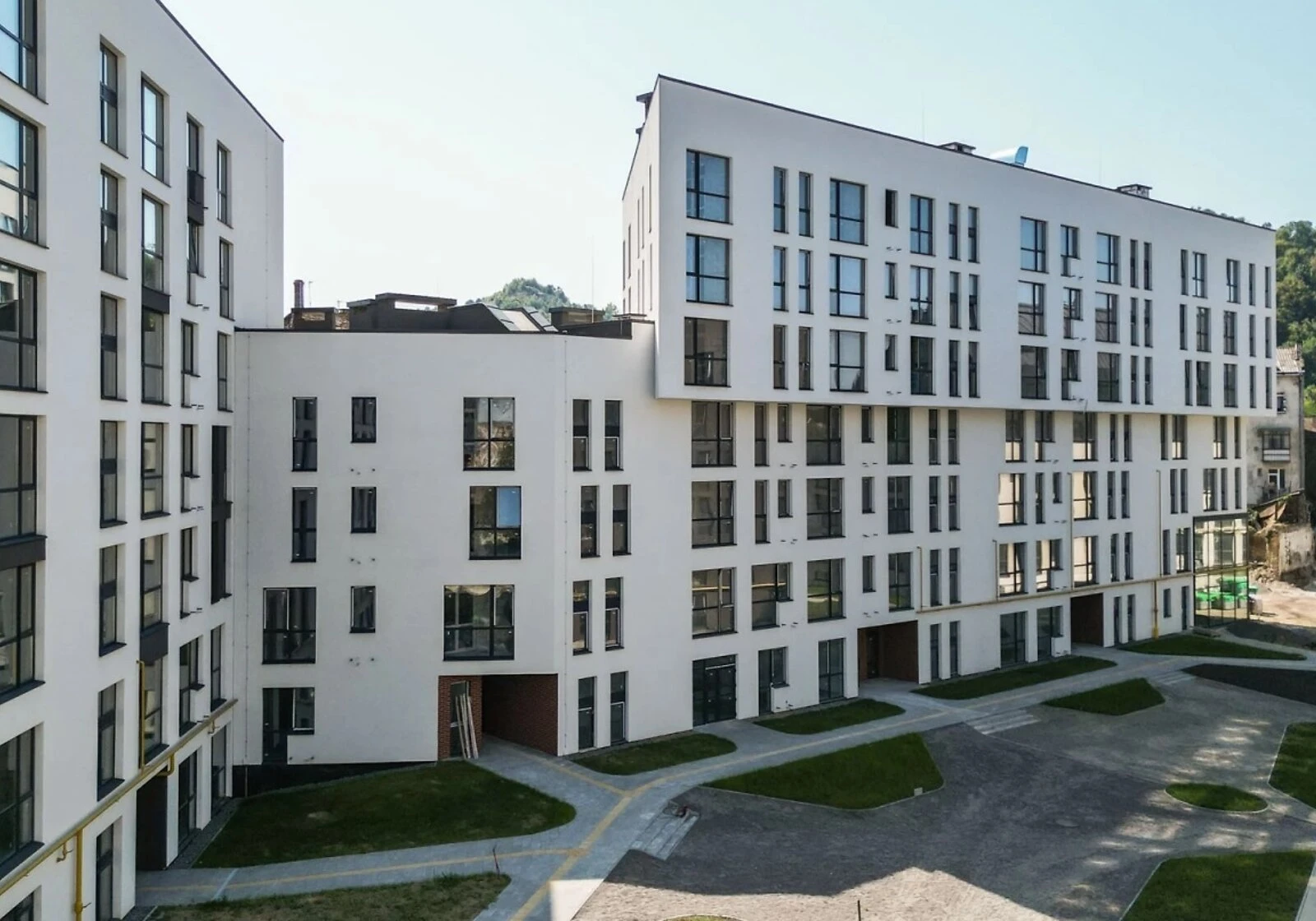 2-комнатная квартира, Подзамче: укрытие в доме, сдача в 2026 году - фото 1