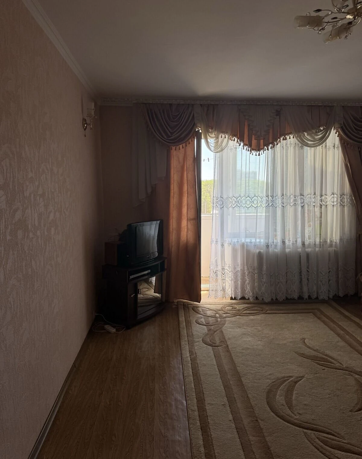 1-кімнатна квартира, Лозова: косметичний ремонт, шафа-гардероб