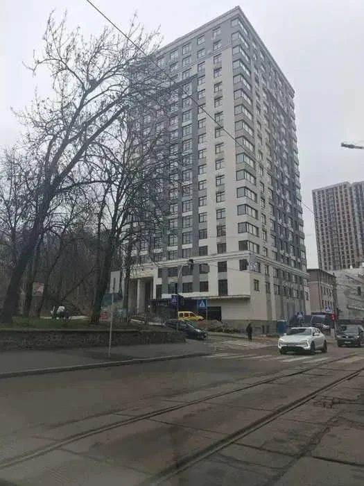 2-кімнатна квартира у ЖК LookyanSky: паркінг, вид у двір