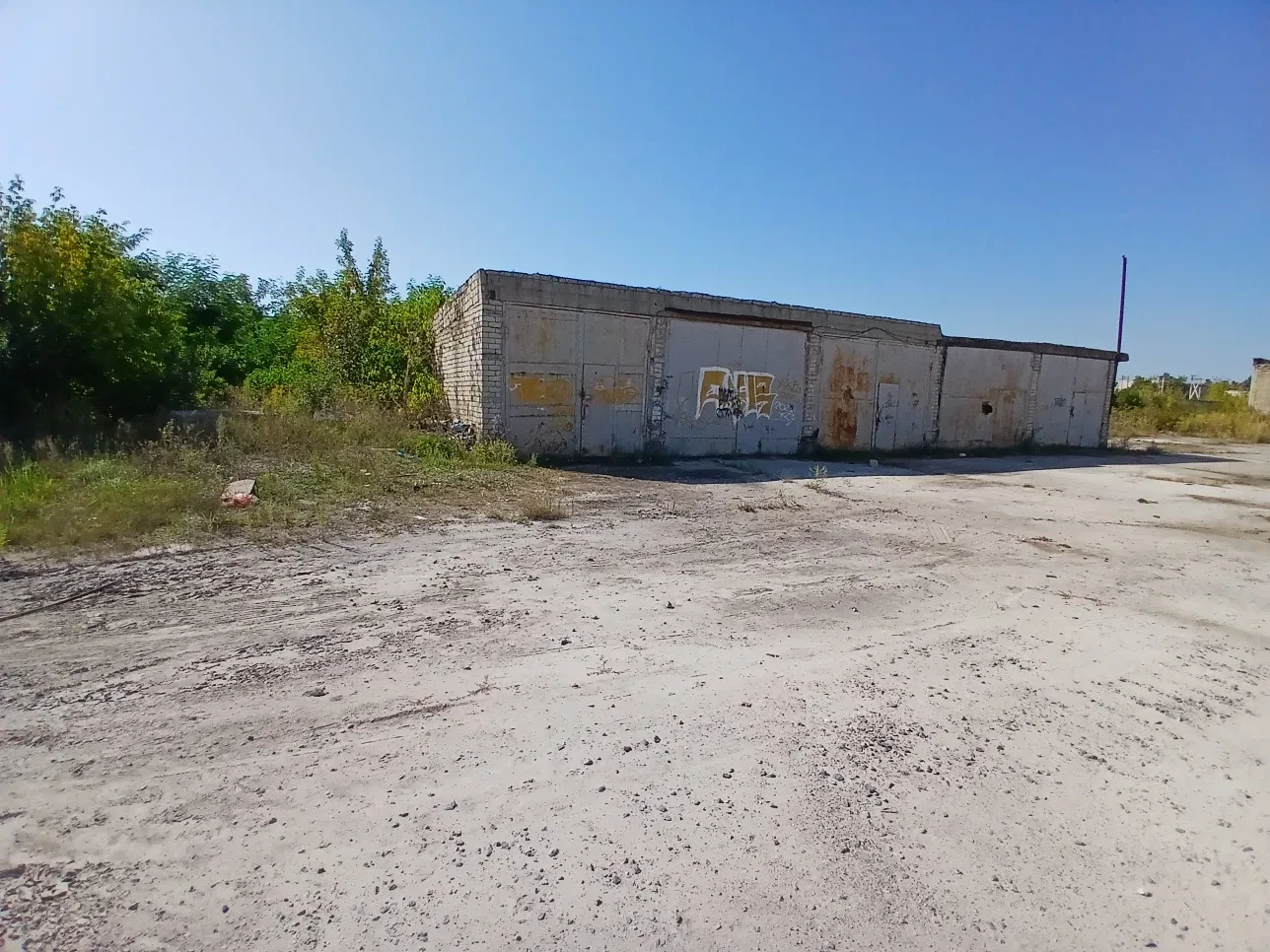 Участок 60 соток, Нетешин: бетонная площадка, гаражи 176.5 м² - фото 3
