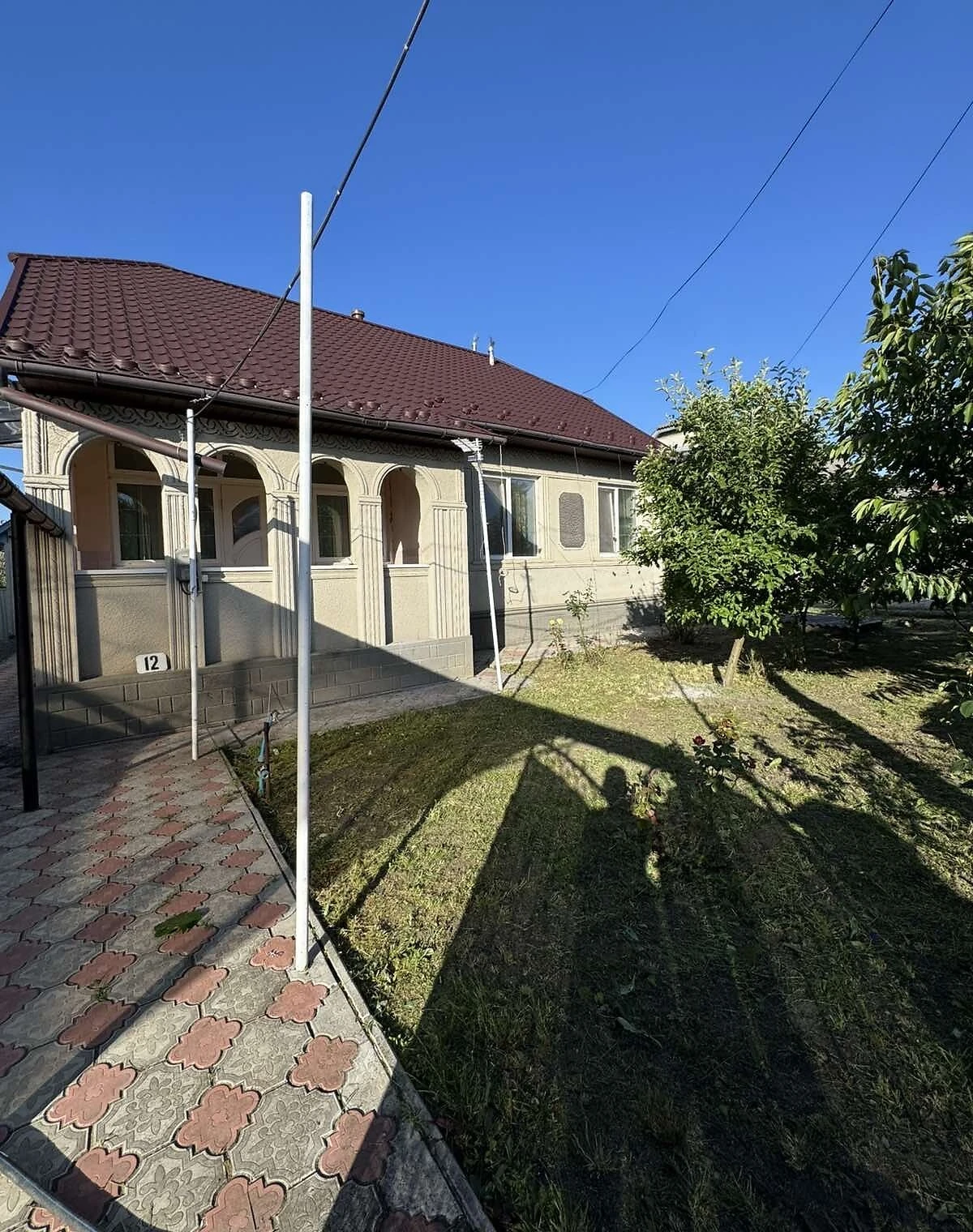 Будинок, Кельменці: веранда, гараж із підвалом, три спальні