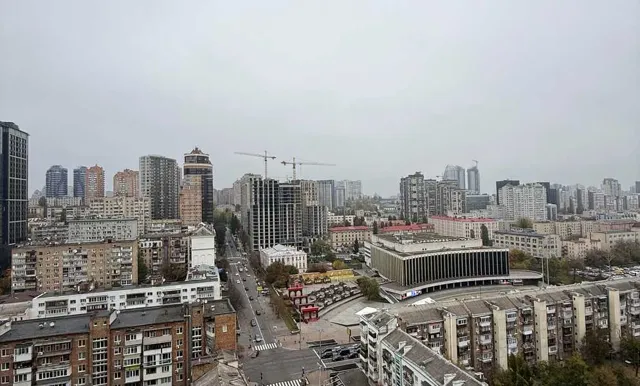 2-кімнатна квартира у ЖК Володимирський: панорама на центр міста - фото 3
