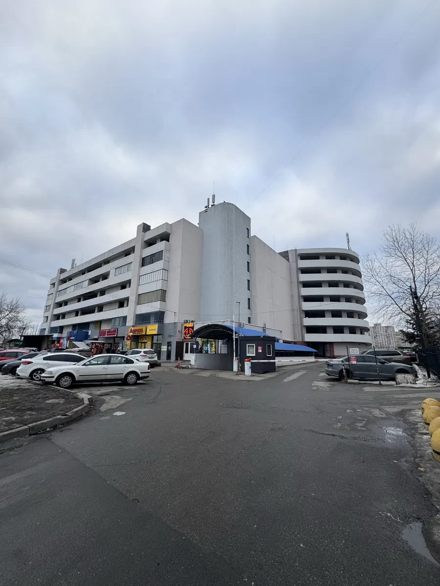 Паркоместо, Дарницкий: крытый паркинг, широкое место, рядом с Ашаном, фото 3