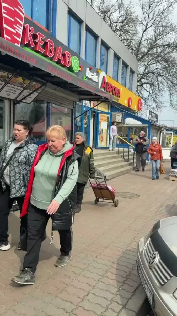 Приміщення, Оболонський: фасадне, місце під рекламу, два входи - фото 2