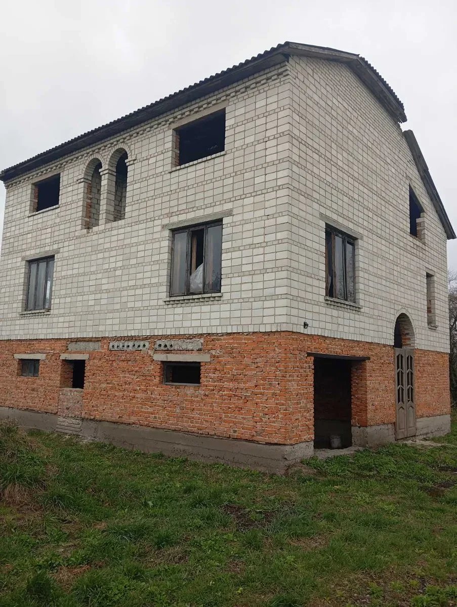 Участок 30 соток, Великоселки: незавершенное строительство, гараж