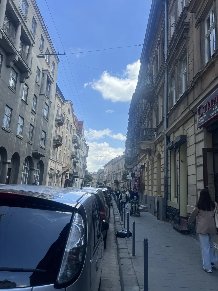 Приміщення, Галицький: фасадний вхід, прохідне місце - фото 2