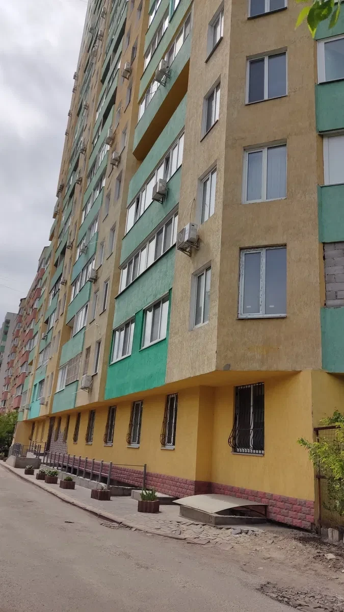 2-кімнатна квартира, Дніпровський: генератор, безкоштовне паркування - фото 1