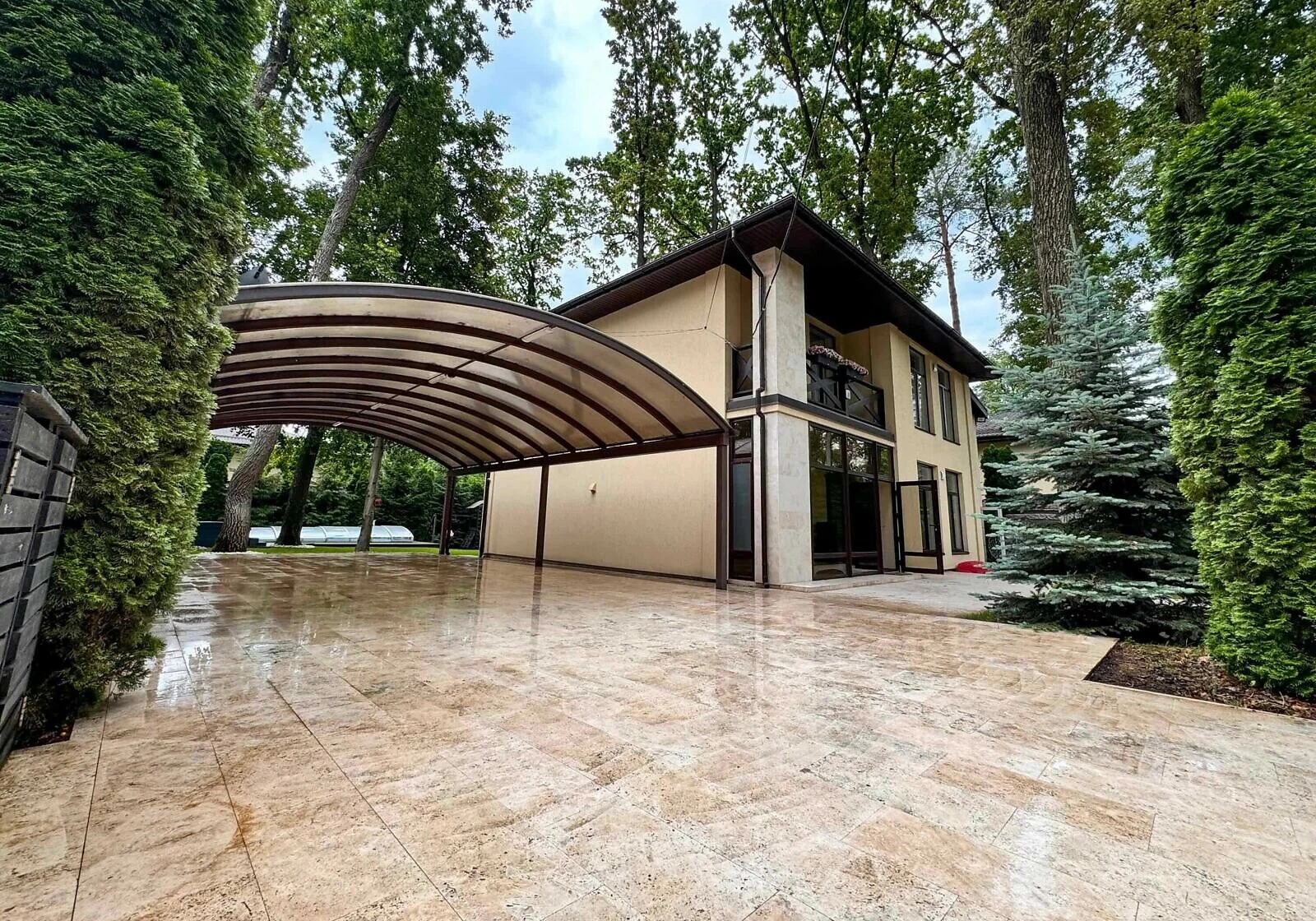 Дом на улице Мирославы Скорика: панорамные окна - фото 3