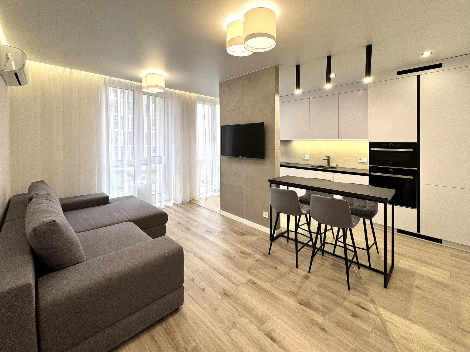 Студія у ЖК Славутич: авторський ремонт, метро за 150 м - фото 2