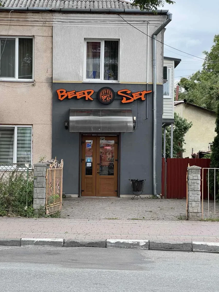 Приміщення, Шевченка: фасадне, подвір’я 30 м², навпроти АТБ - фото 1