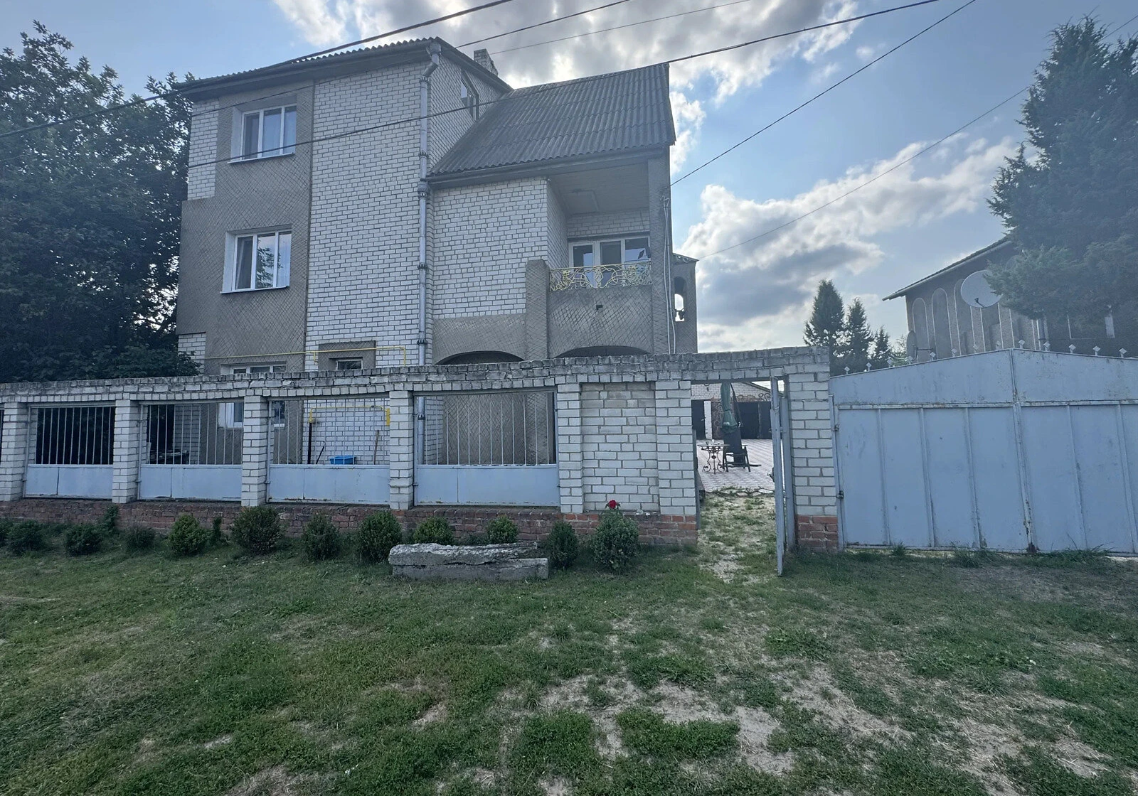 Будинок, Городня: гараж, 3 поверхи, господарська будівля