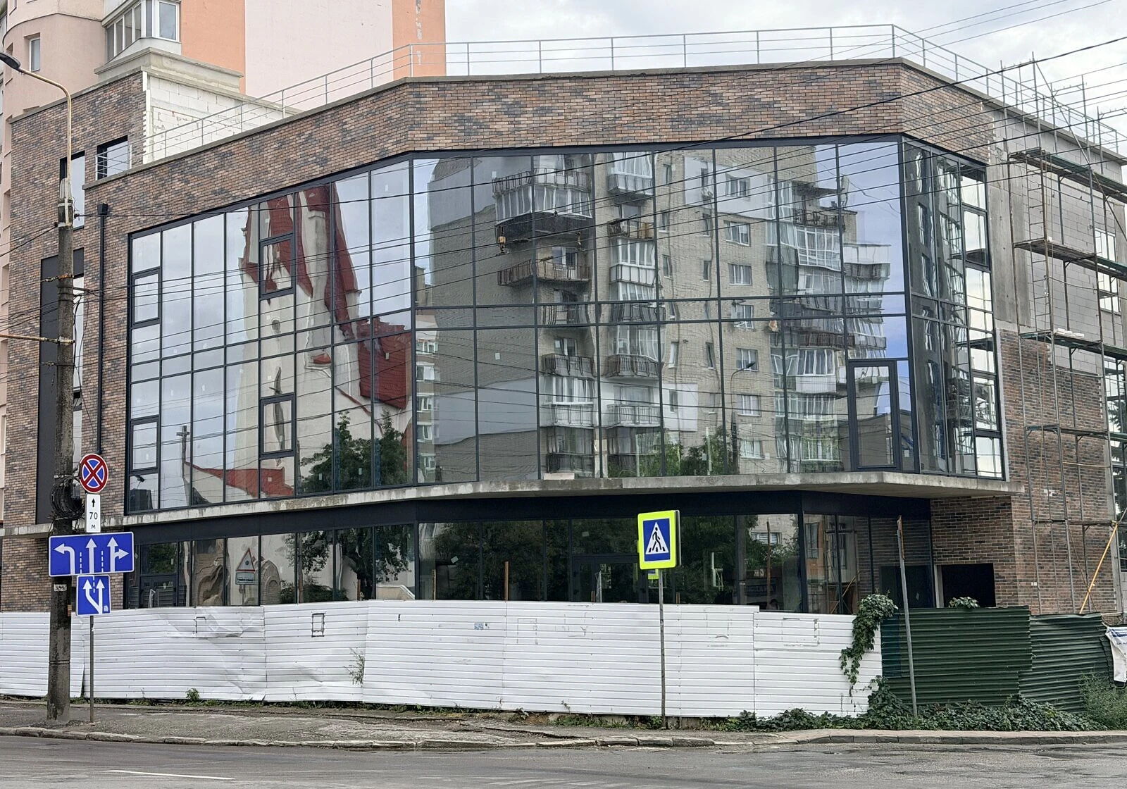 Приміщення, Східний: фасадне, стеля 3,7 м, електрика та газ