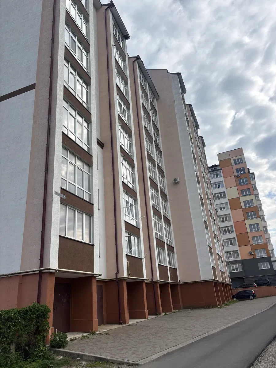 2-комнатная квартира в ЖК ЛММ: чердак, можно обустроить два уровня - фото 1