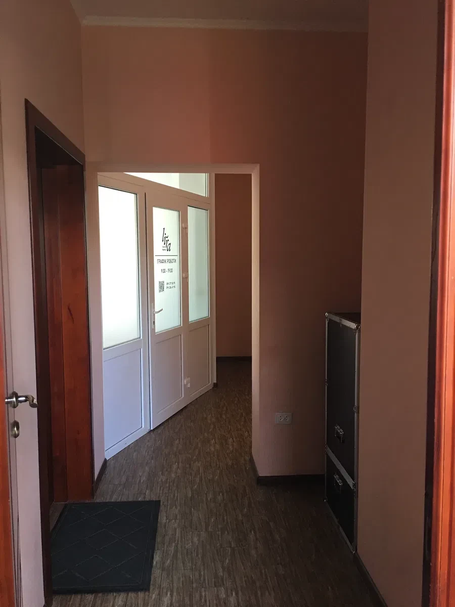 Офис в центре города: комнаты 15, 20 и 26 м², вода в комнатах, фото 4