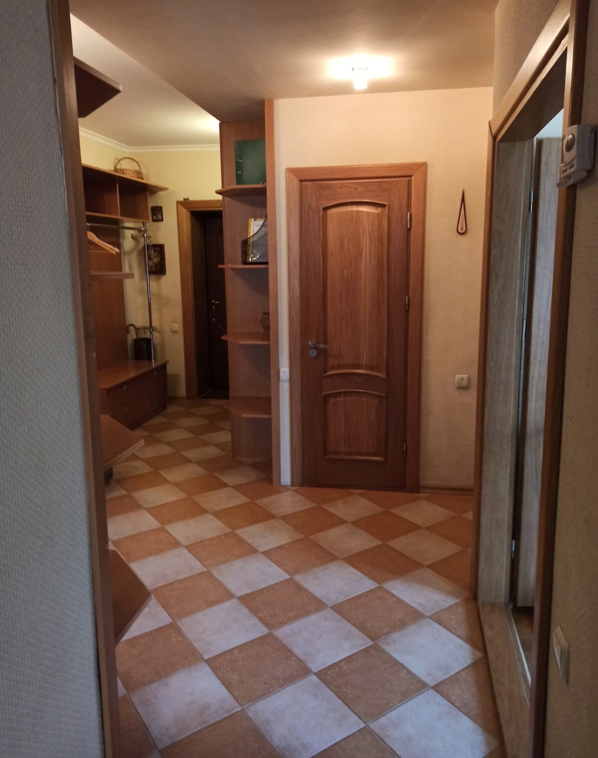 2-комнатная квартира, Центр: торг, отопление и вода без света - фото 3