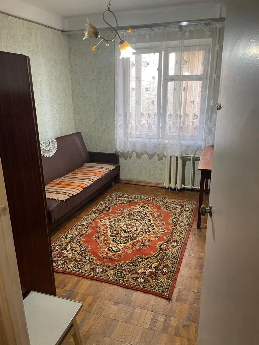 2-кімнатна квартира, Святошинський: 2 метро, окремі кімнати