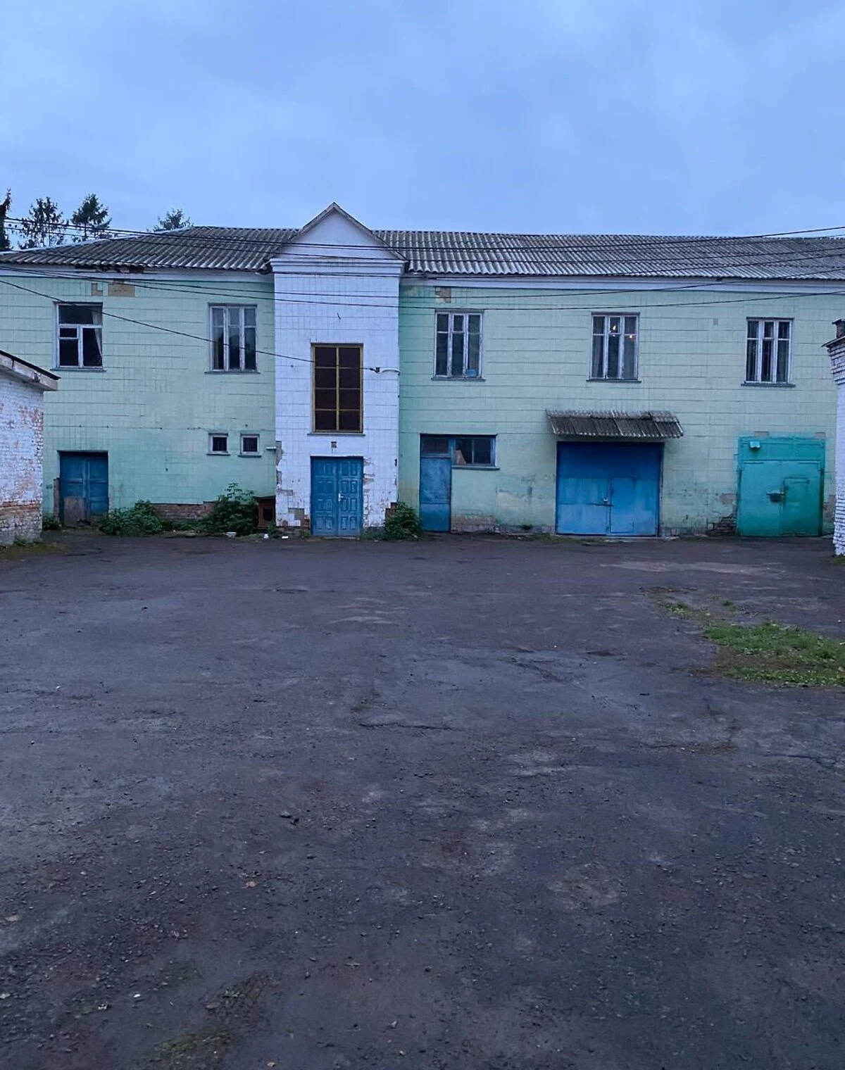 Комерційне приміщення, Центр: гараж, потребує ремонту, торг можливий