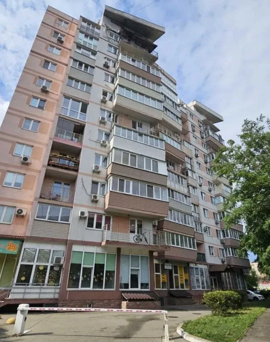 Нежитлове приміщення, Нивки: фасадні вітрини, 2 входи - фото 1
