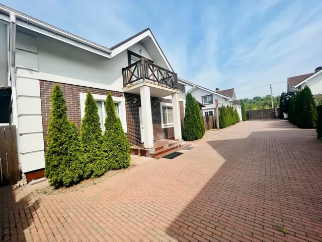 Будинок, Білогородка: тераса 50 м², автономні комунікації, навіс на два місця, фото 3