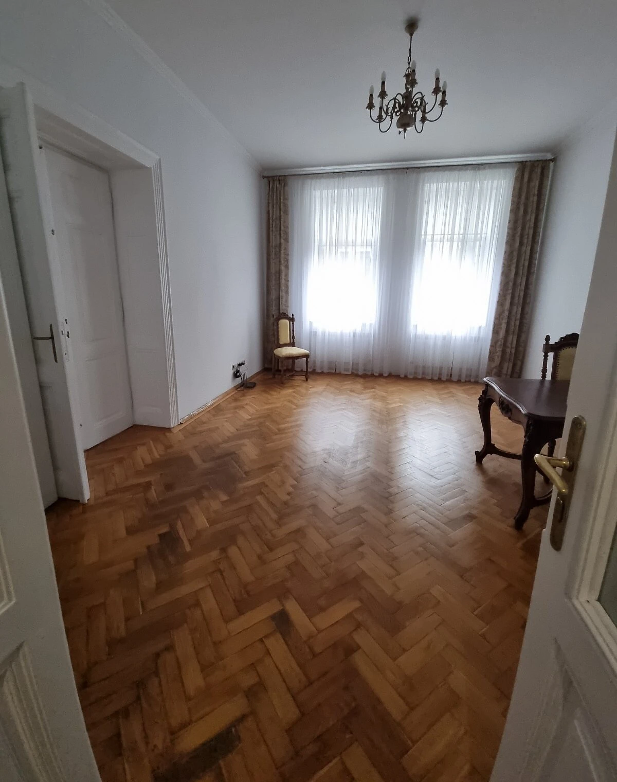 3-кімнатна квартира, Центр: індивідуальне газове опалення, балкон - фото 4