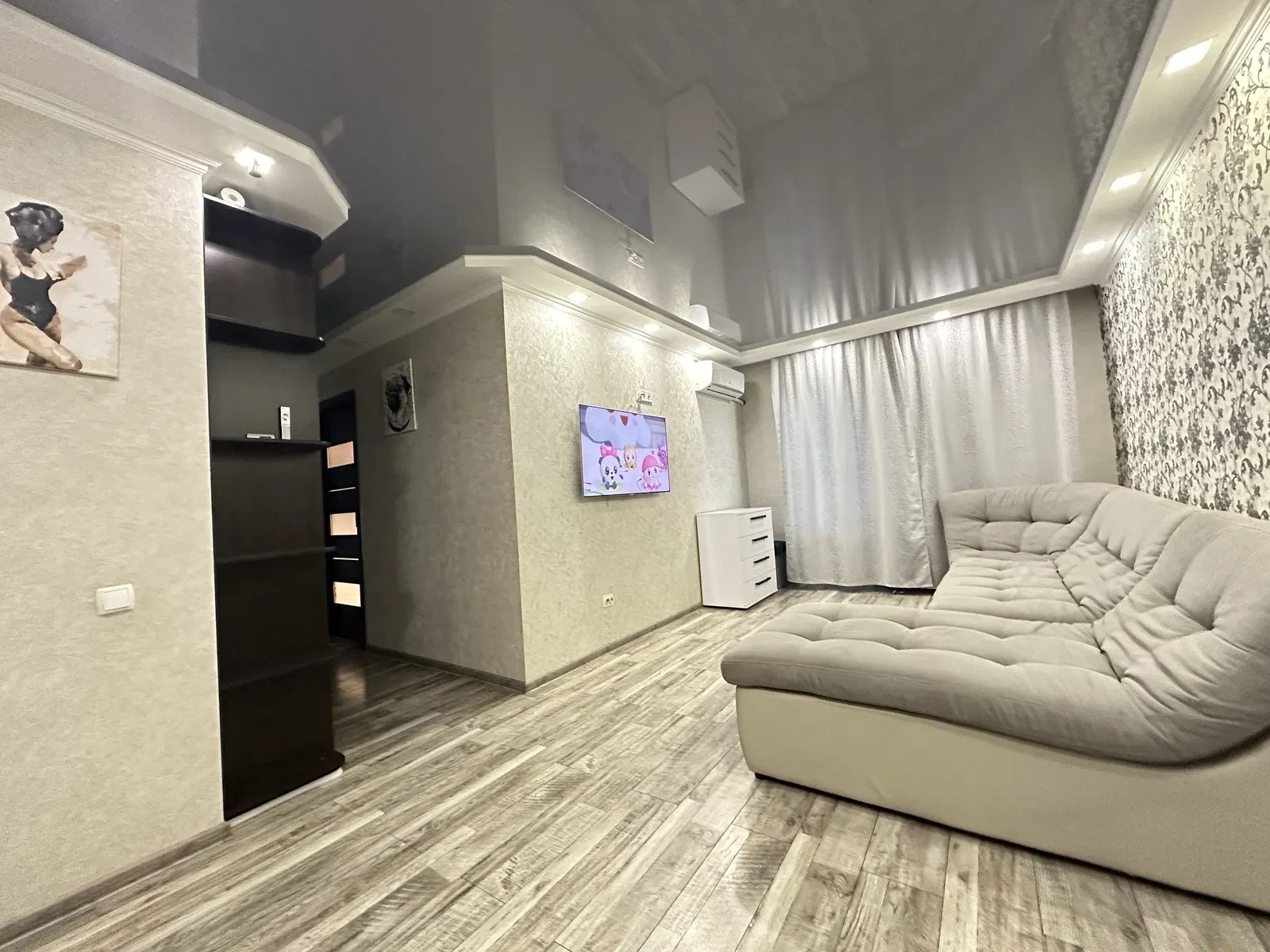 3-кімнатна квартира, Комунарський: євроремонт, велика парковка