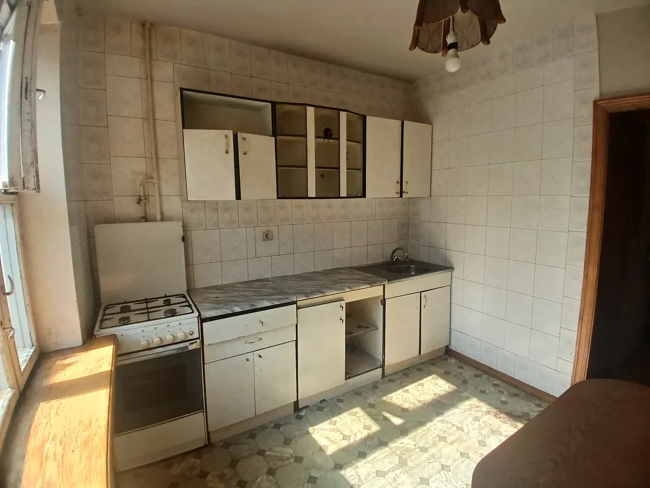 2-кімнатна квартира, Святошинський: великий засклений балкон, фото 2