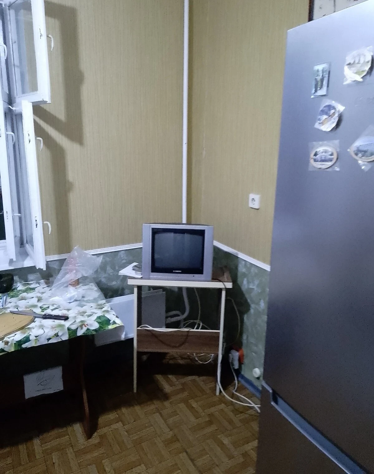 1-кімнатна квартира, Позняки: газ і вода без світла, панорамні вікна - фото 3