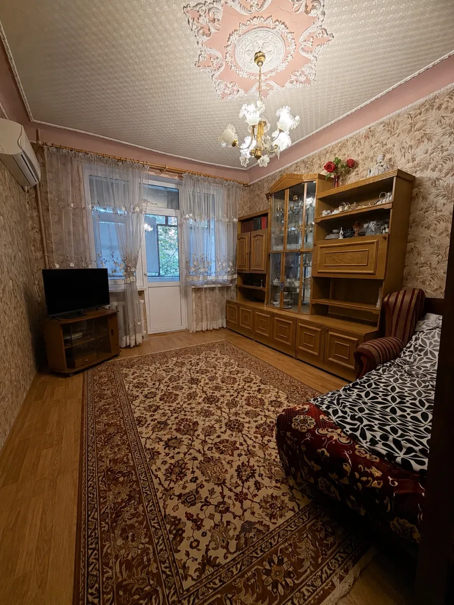2-кімнатна квартира, Центральний: гараж, укриття, сталінка