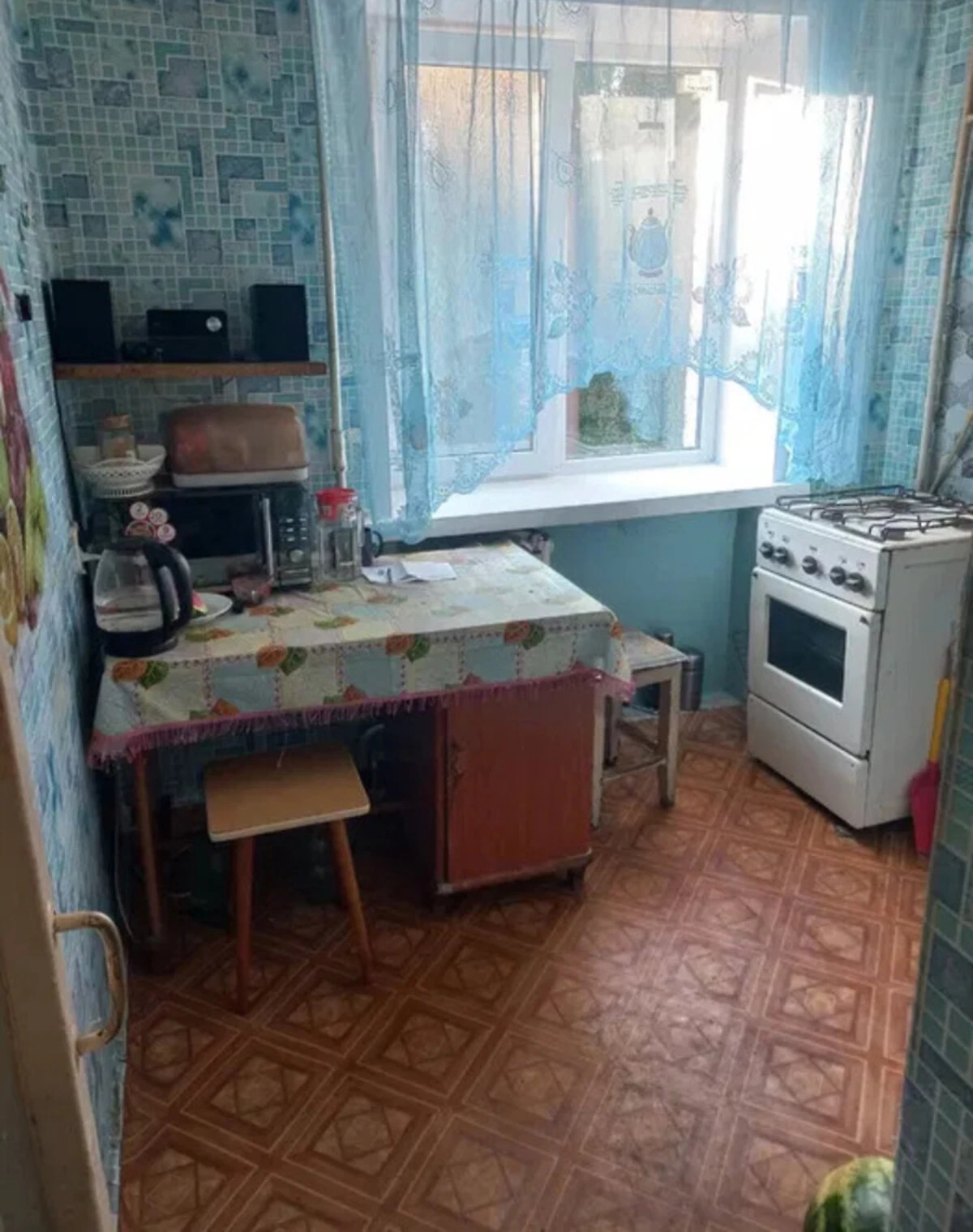 3-комнатная квартира, Конотоп: балкон, кирпичные стены, фото 4