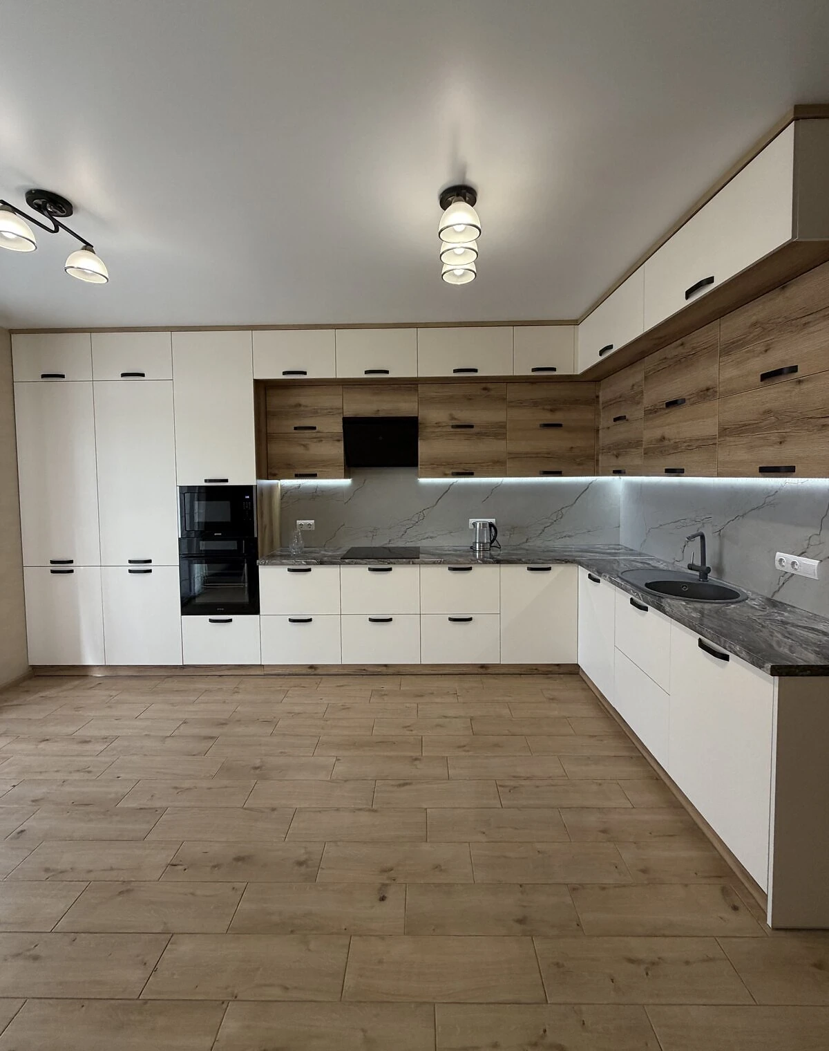 2-комнатная квартира, Позняки: кухня-студия, резервное питание - фото 1