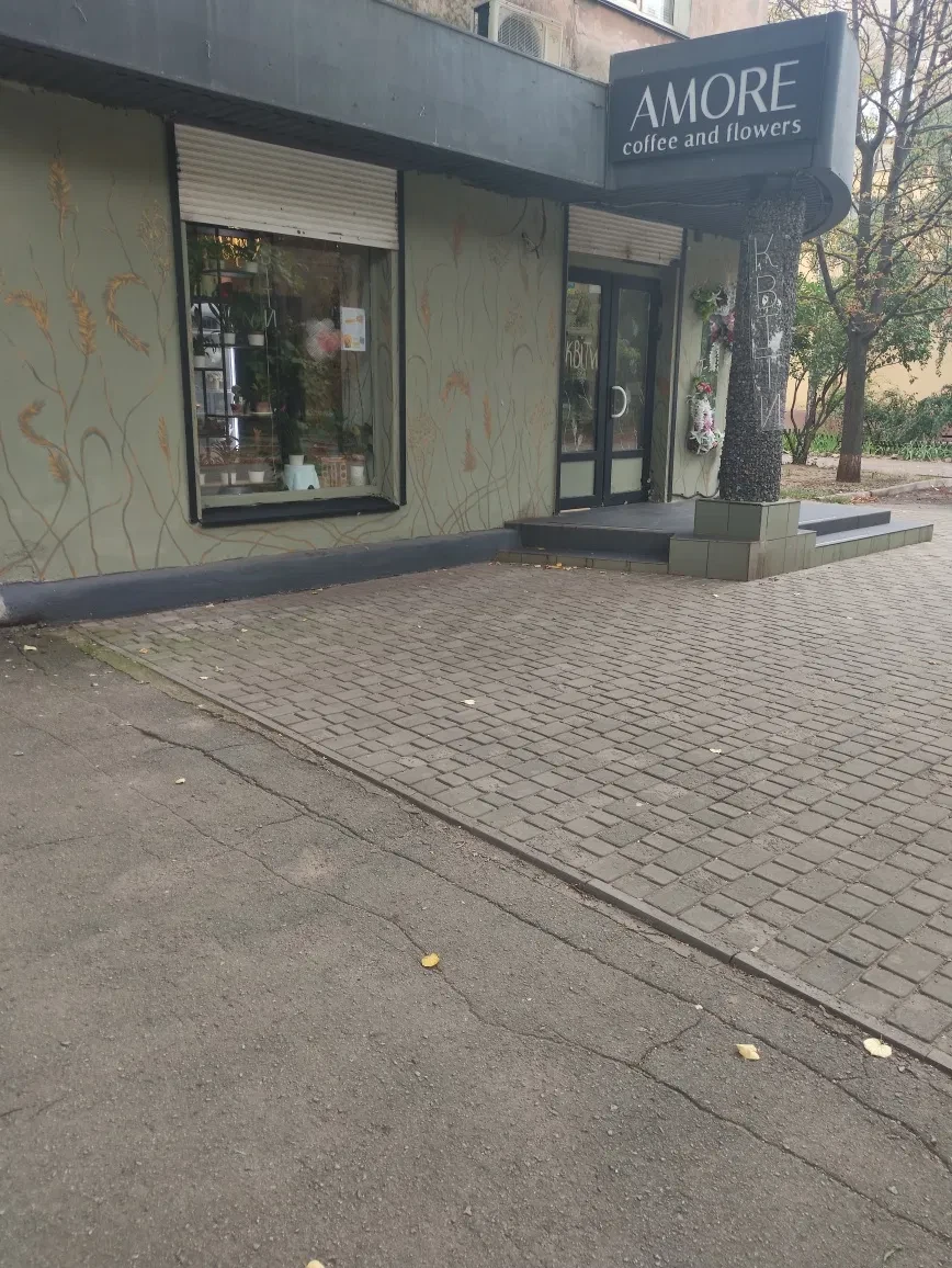 Приміщення, Покровський: фасадне, холодильна камера, парковка на три авто