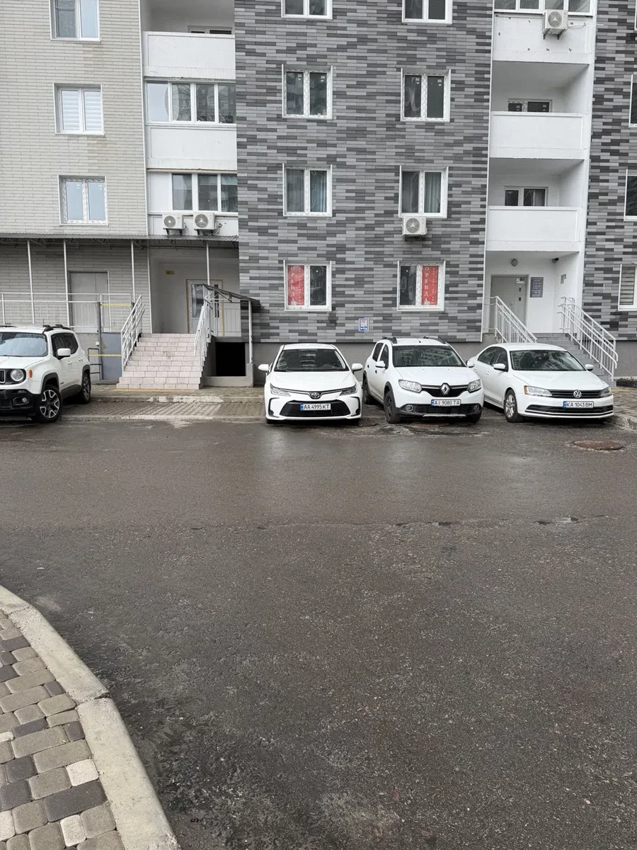 Приміщення у ЖК Навігатор 2: фасадне, три окремі входи, без оздоблення - фото 2
