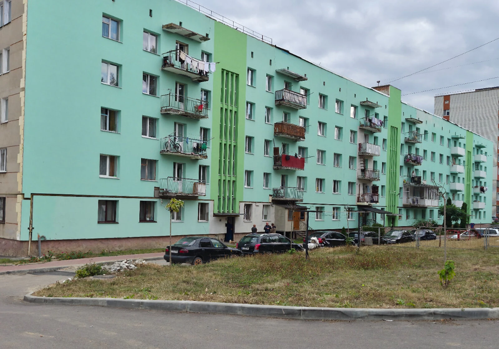 3-кімнатна квартира, Дружба: вода й опалення без світла, панельні стіни
