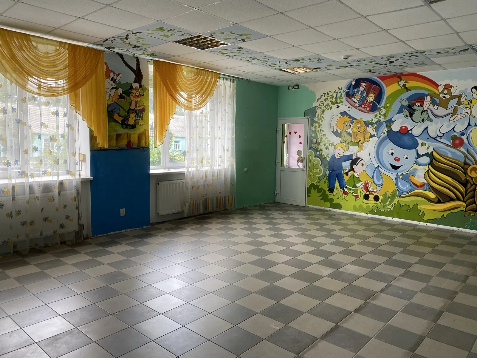 Помещение, Киверцы: центр города, фасадное, можно разделить, фото 3