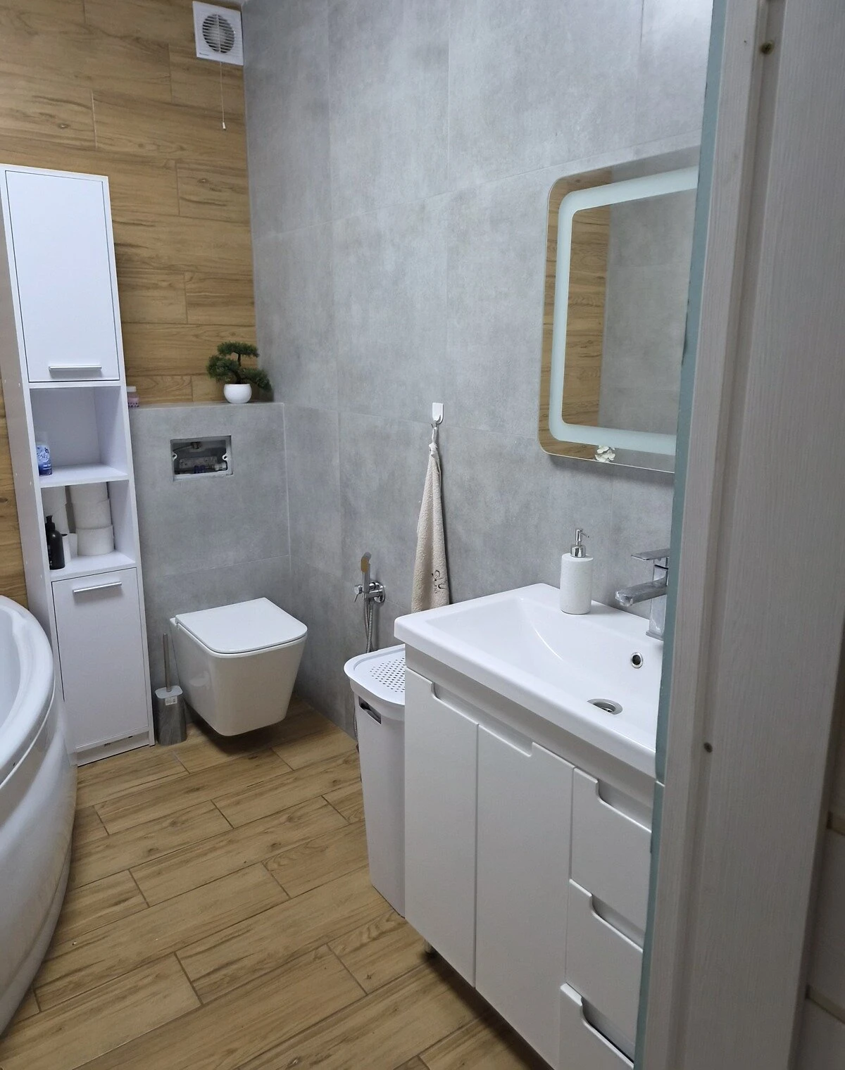 2-кімнатна квартира, Центр: закріплене паркомісце, кухня-студія - фото 1