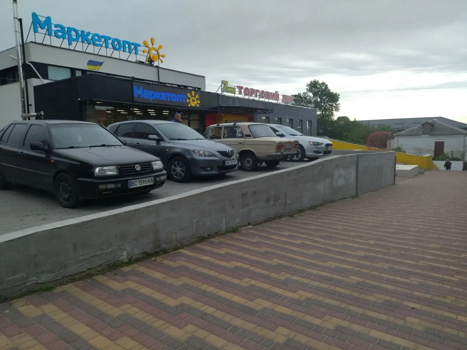 Торгово-офісний центр, Верхньодніпровськ: центр міста, гараж, фото 3