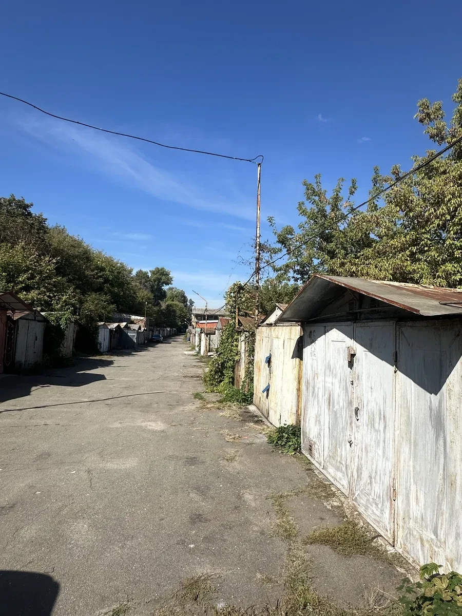 Гараж, Подільський: оглядова яма з підвалом, біля в’їзду - фото 3