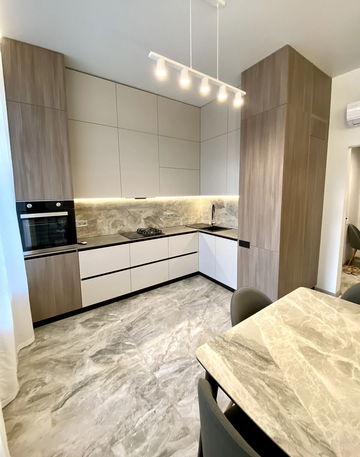 1-комнатная квартира, Печерск: дизайнерский ремонт, терраса - фото 1