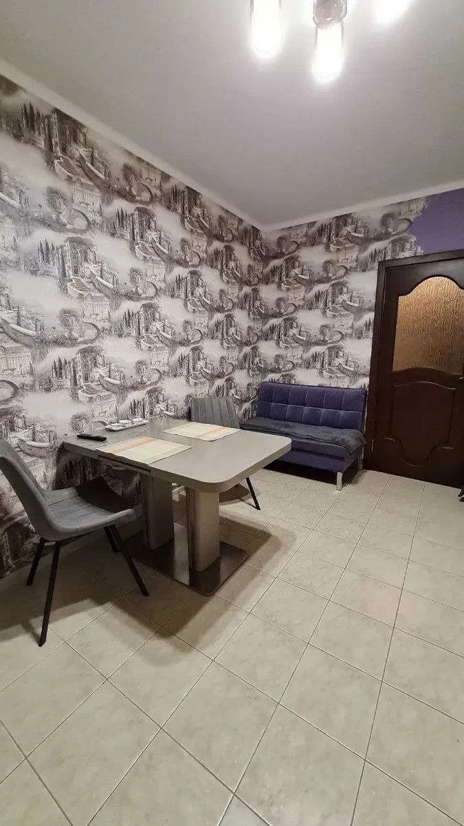1-кімнатна квартира, Подільський: вид на сквер Кузьми Скрябіна, фото 3