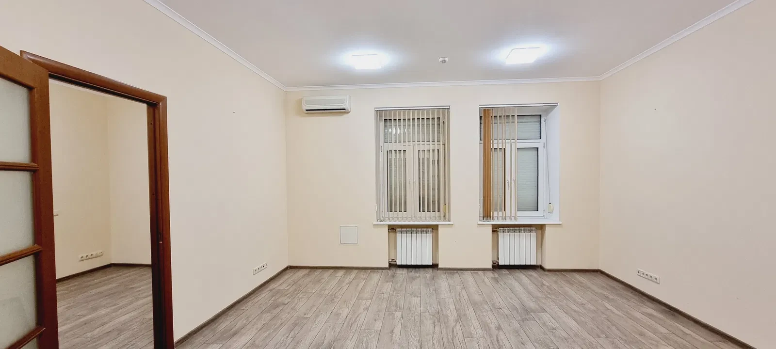 Приміщення, Печерський: окремий вхід із пандусом, фасадне - фото 2