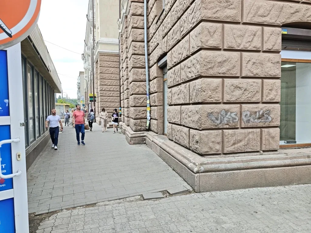 Магазин, Центральный: фасадное помещение, зал 54,4 м², метро рядом, фото 5