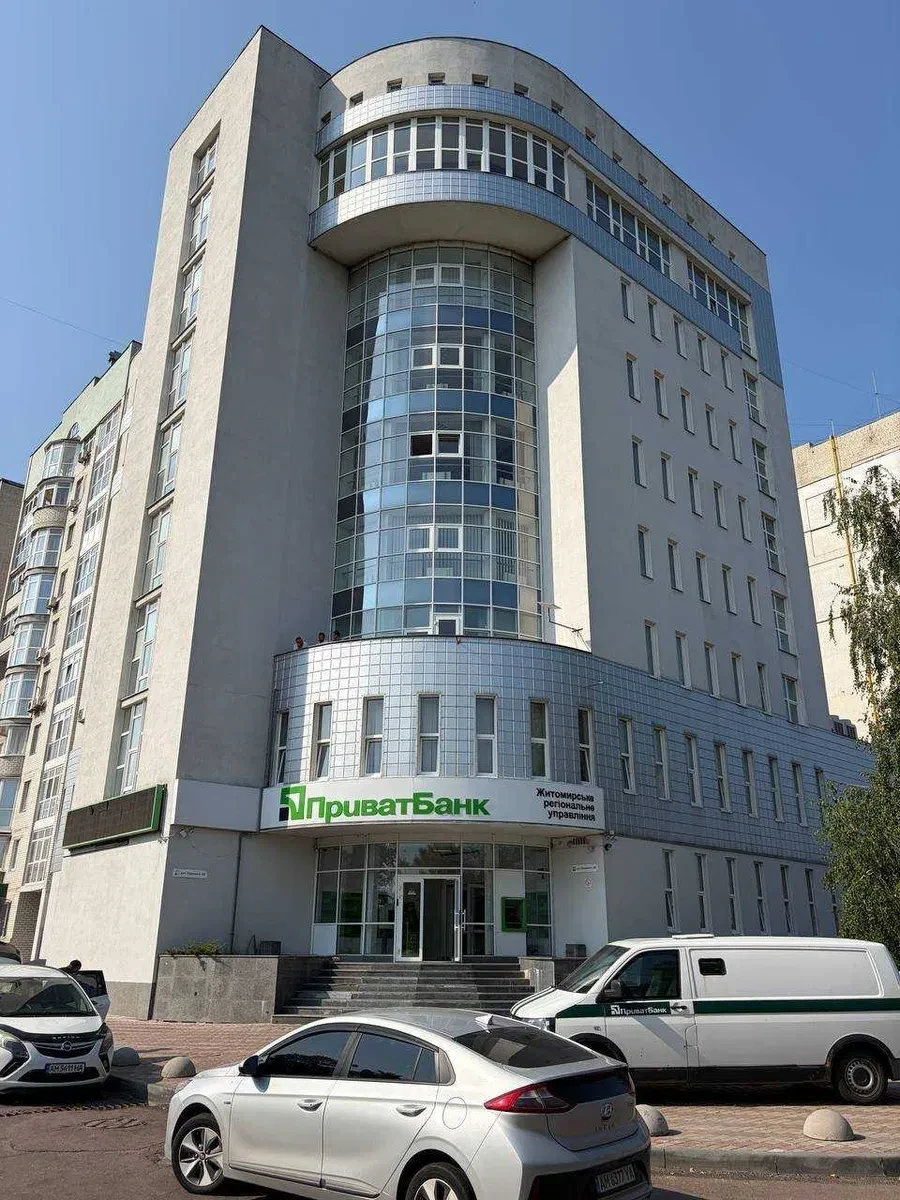 3-кімнатна квартира у ЖК "Банківський": панорамний вид, 2 санвузли - фото 2