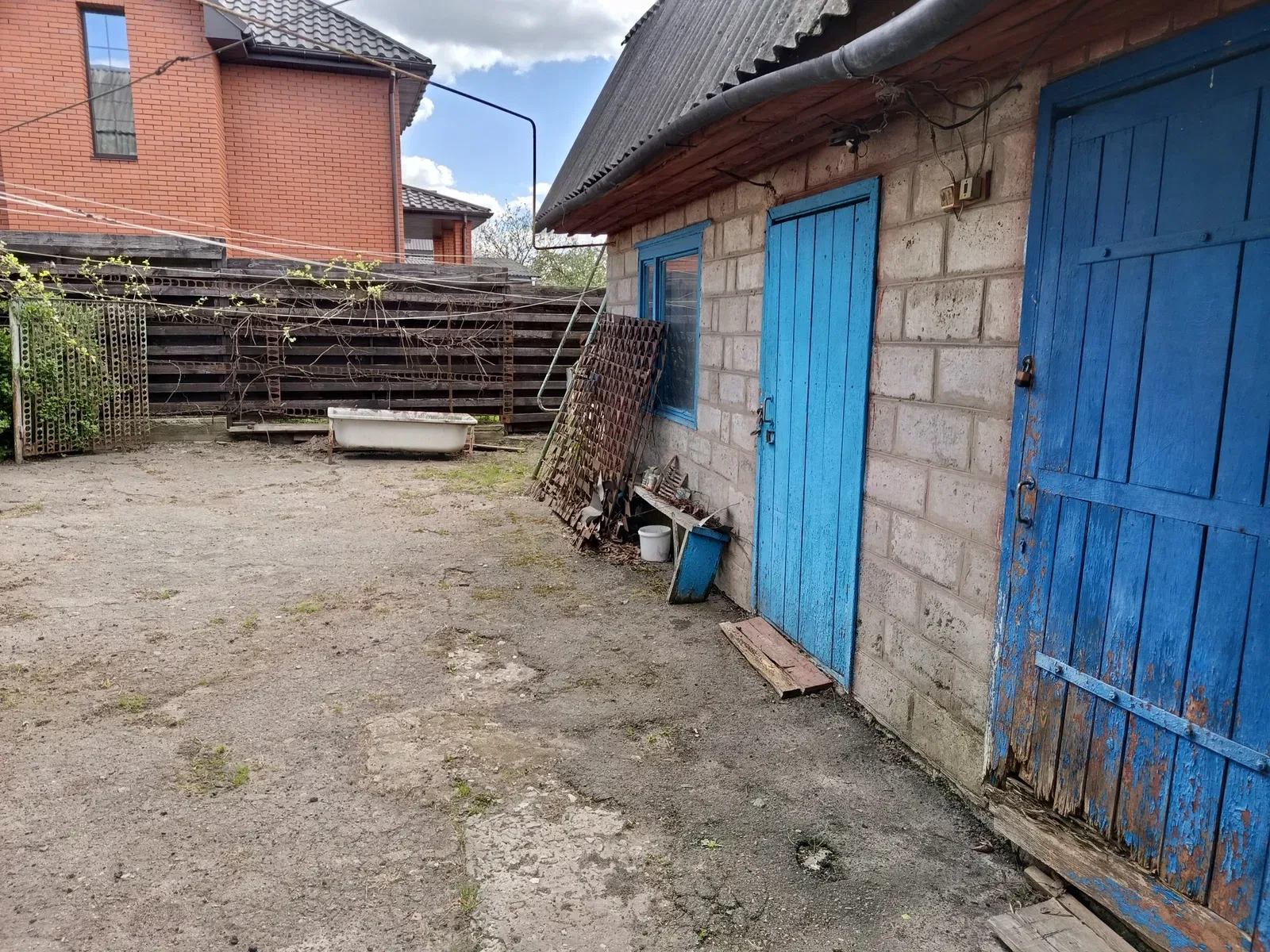 Будинок, Бородянка: озеро в кінці городу, гараж - фото 2
