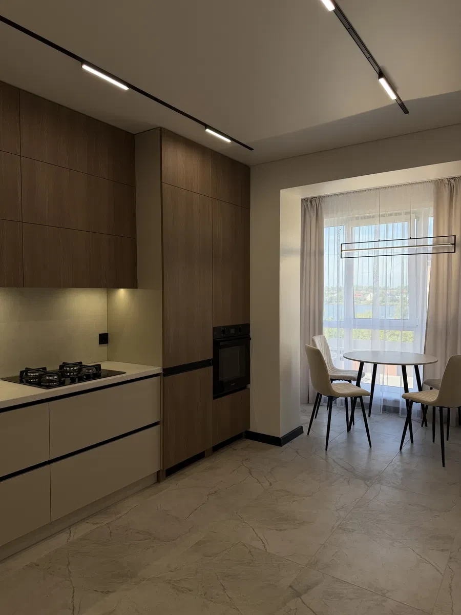 1-кімнатна квартира у ЖК Panorama de Luxe: вид на озеро, авторський ремонт, фото 3