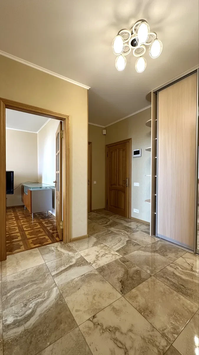 3-кімнатна квартира, Дарницький: вид на озеро, метро Позняки 2 хв пішки - фото 2