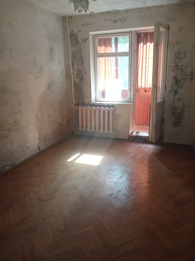 2-кімнатна квартира, Святошинський: великий засклений балкон, фото 5